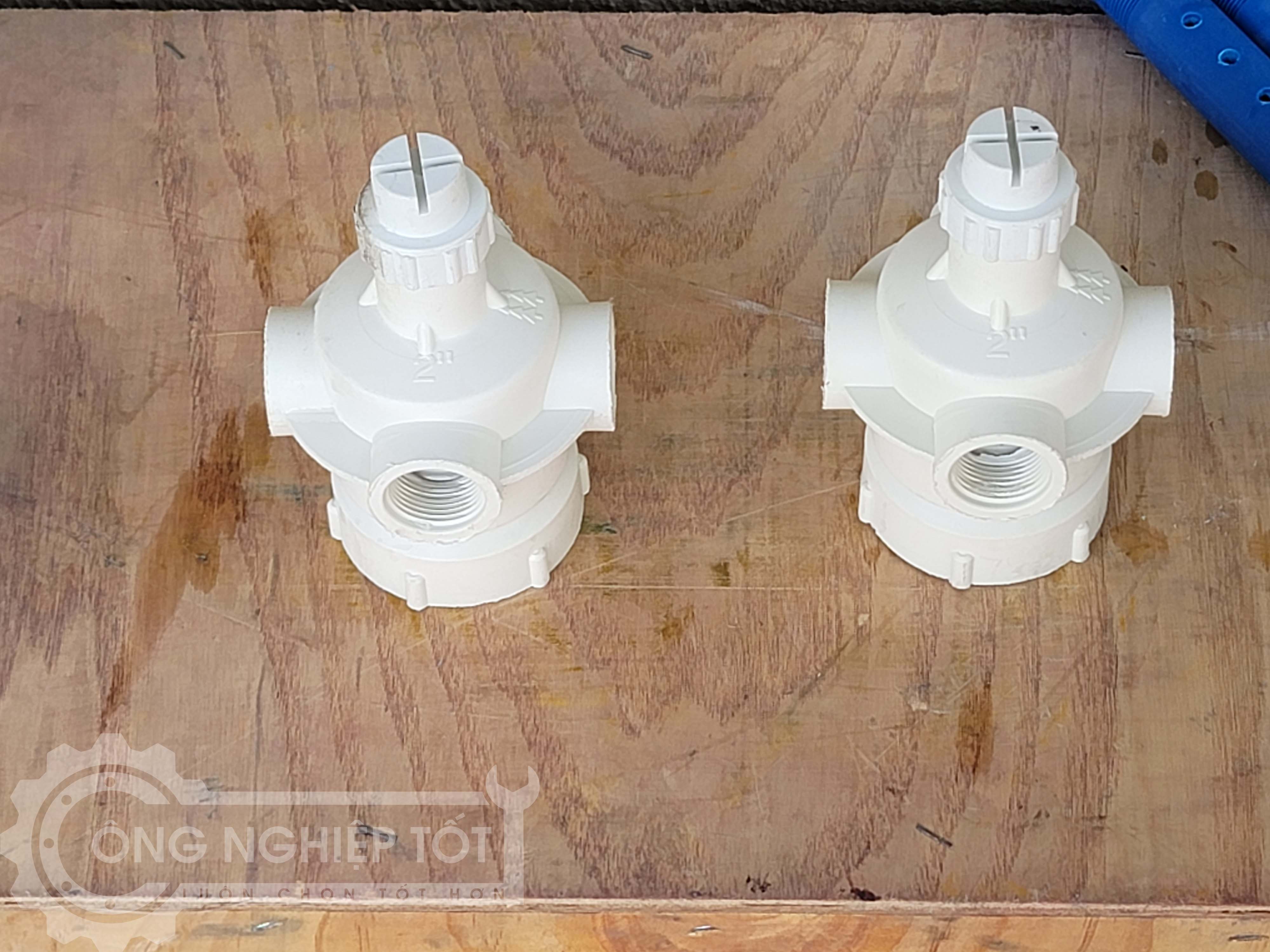 Đầu phun nhựa 60/27 tháp giải nhiệt gồm 4 lỗ chia